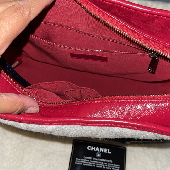 Preloved Chanel Gabrielle felt/leather great condition comes with card n sticker - Picture 6 of 15